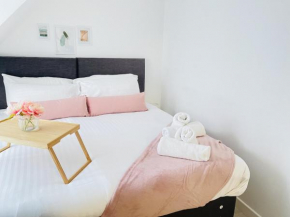 Spacious 4 Bedroom, Wi-Fi, 2 Gardens, Sleeps 8 - Amethyst